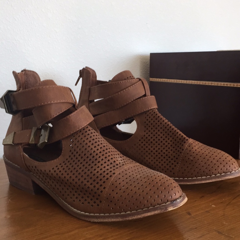 Faux Suede Ankle Boots Size 7.5 - never worn!